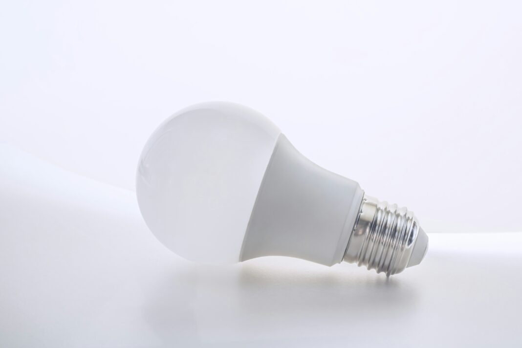 ian-talmacs-iEDKPLfJrEo-unsplash led light bulb