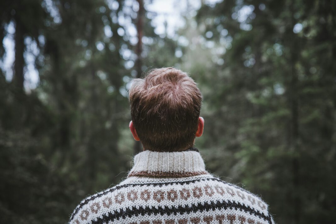 niklas-sagren-4Yn3rXdt4U4-unsplash wool sweater